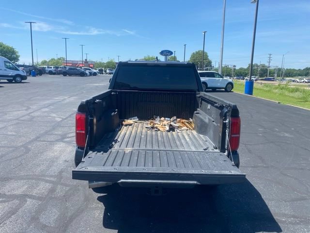 Used 2025 Toyota Tacoma SR5 AWD/4WD image 5