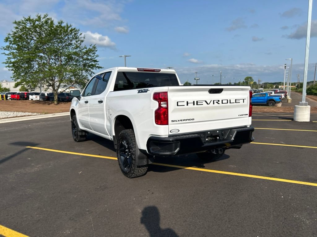 Used 2025 Chevrolet Silverado 1500 Custom Trail Boss w/ Dark Appearance Package AWD/4WD image 9