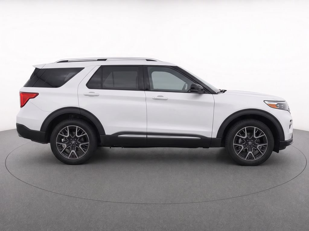 Certified 2025 Ford Explorer Platinum w/ Ultimate Package AWD/4WD image 9