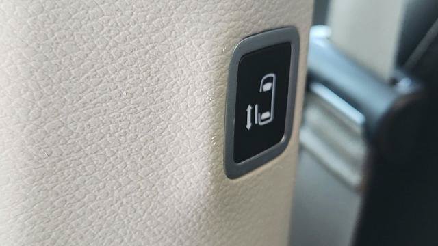 Used 2022 Chrysler Pacifica Touring-L FWD image 27