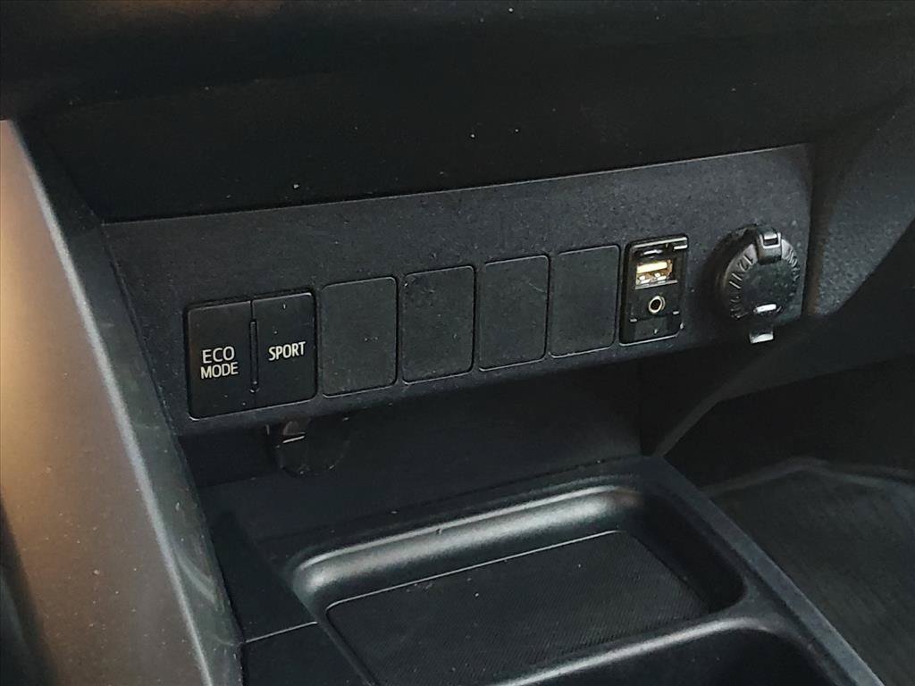 Used 2018 Toyota RAV4 XLE w/ All Weather Liner Package AWD/4WD image 21