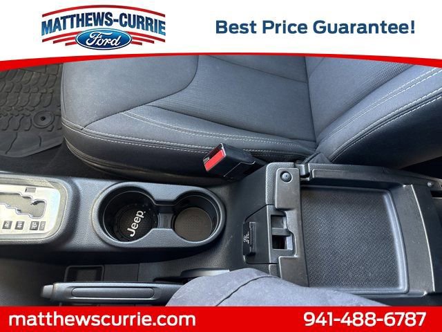 Used 2017 Jeep Wrangler Sahara w/ Connectivity Group image 20
