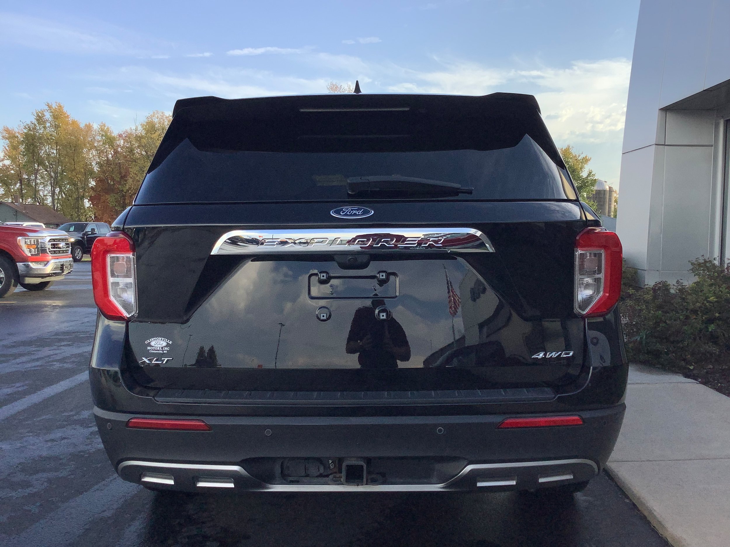 Certified 2024 Ford Explorer XLT w/ Equipment Group 202A AWD/4WD image 5