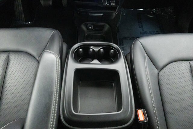 Used 2025 Chrysler Pacifica Select FWD image 35