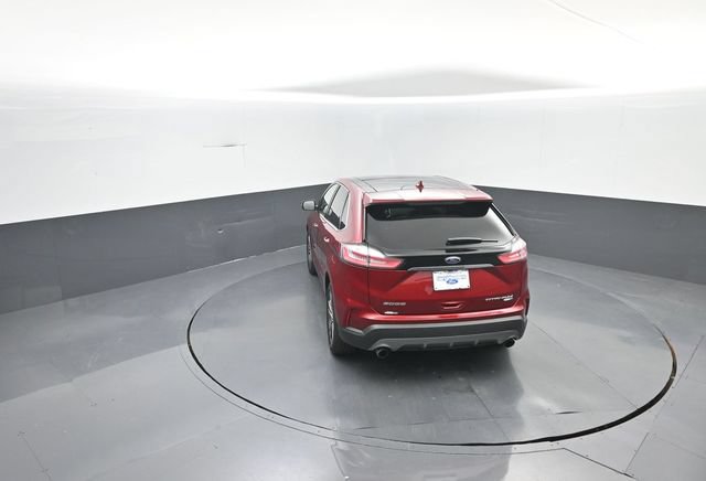 Certified 2019 Ford Edge Titanium w/ Cold Weather Package AWD/4WD image 31