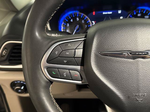 Used 2024 Chrysler Pacifica Touring-L FWD image 19