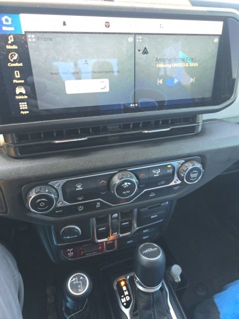 Used 2024 Jeep Gladiator Sport AWD/4WD image 8