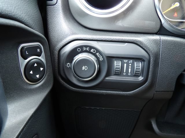 Used 2019 Jeep Wrangler Unlimited Sahara w/ Cold Weather Group AWD/4WD image 20