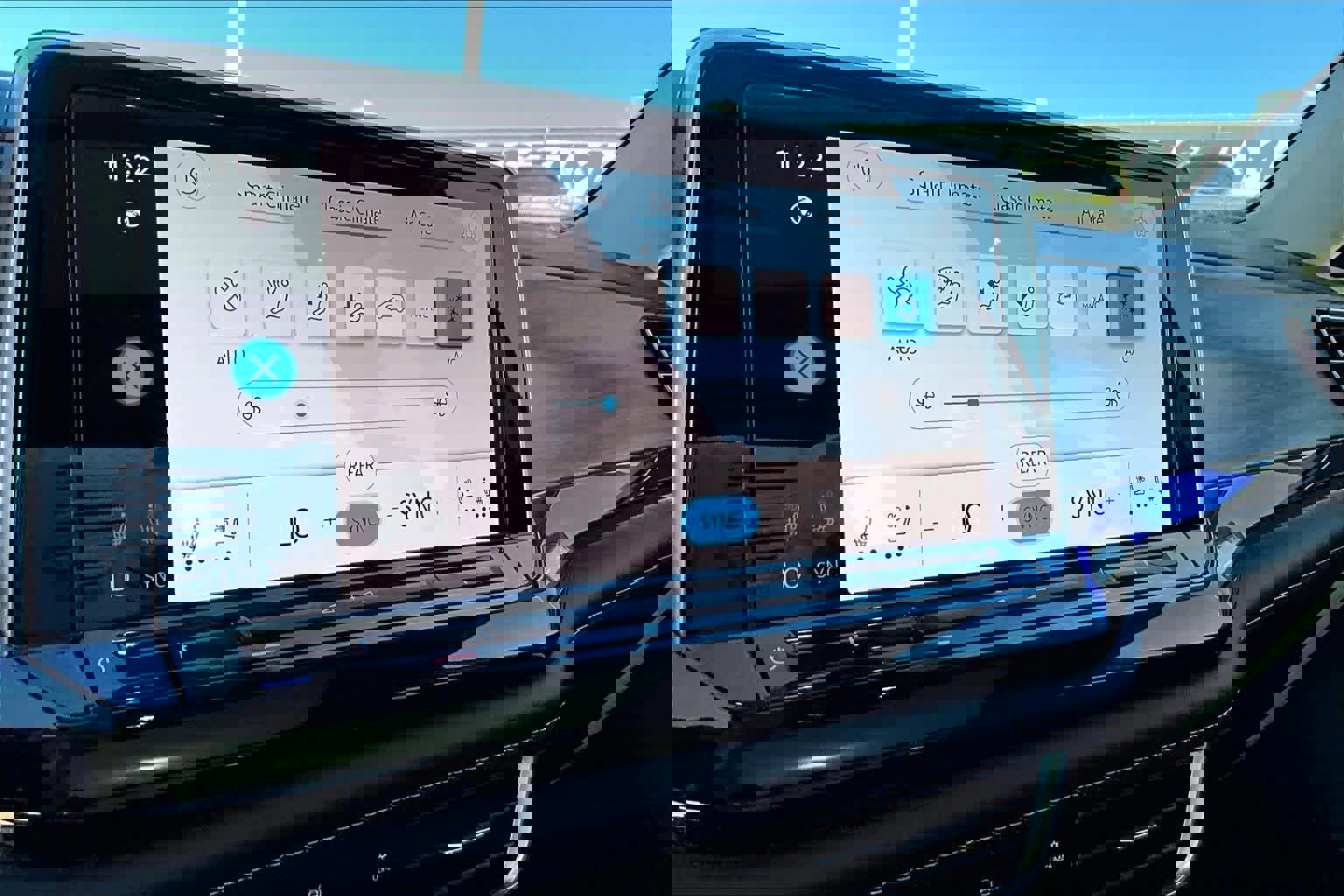 Used 2025 Volkswagen Atlas SEL Premium R-Line image 34