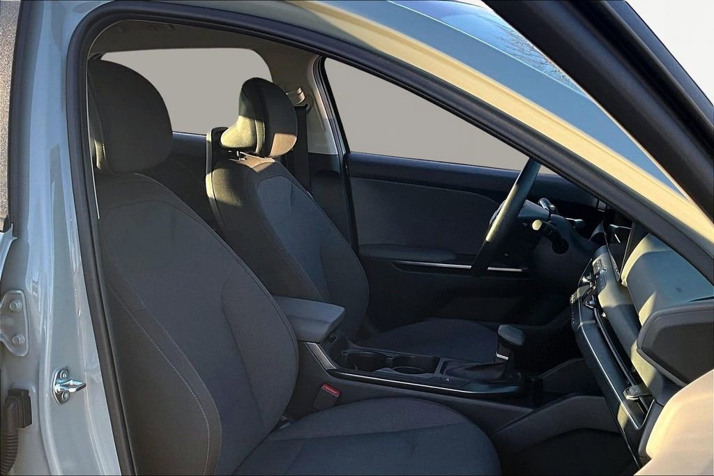 Used 2025 Kia K4 LXS image 8