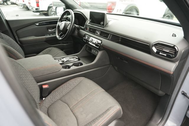 Used 2025 Honda Pilot Sport image 19