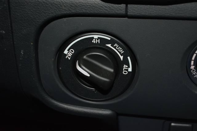 Used 2025 Nissan Frontier SV AWD/4WD image 16