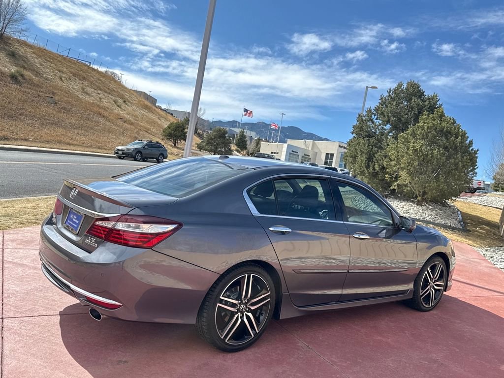 Used 2017 Honda Accord Touring image 6