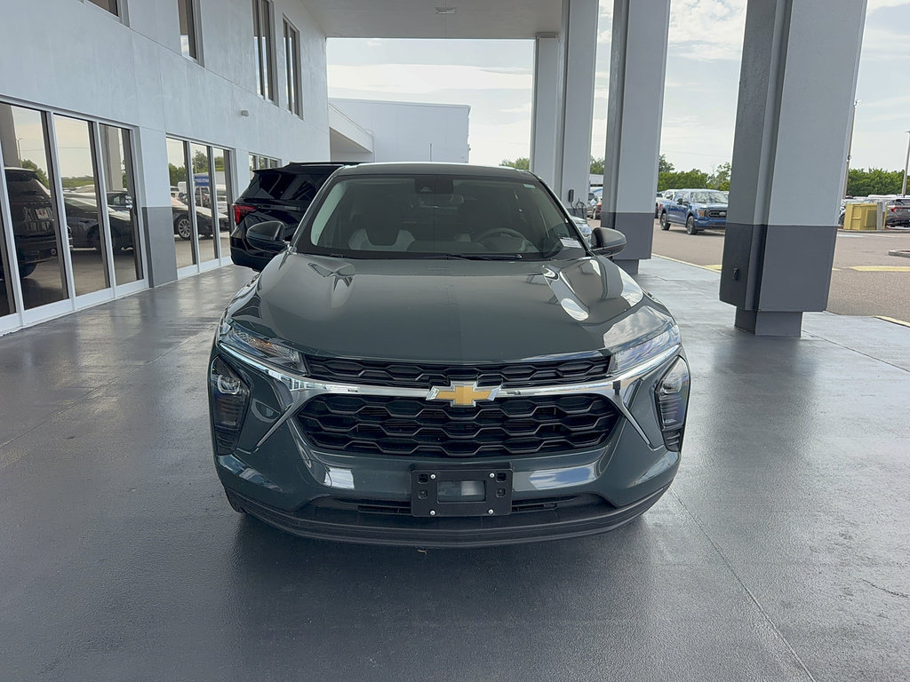 Used 2025 Chevrolet Trax LS FWD image 3
