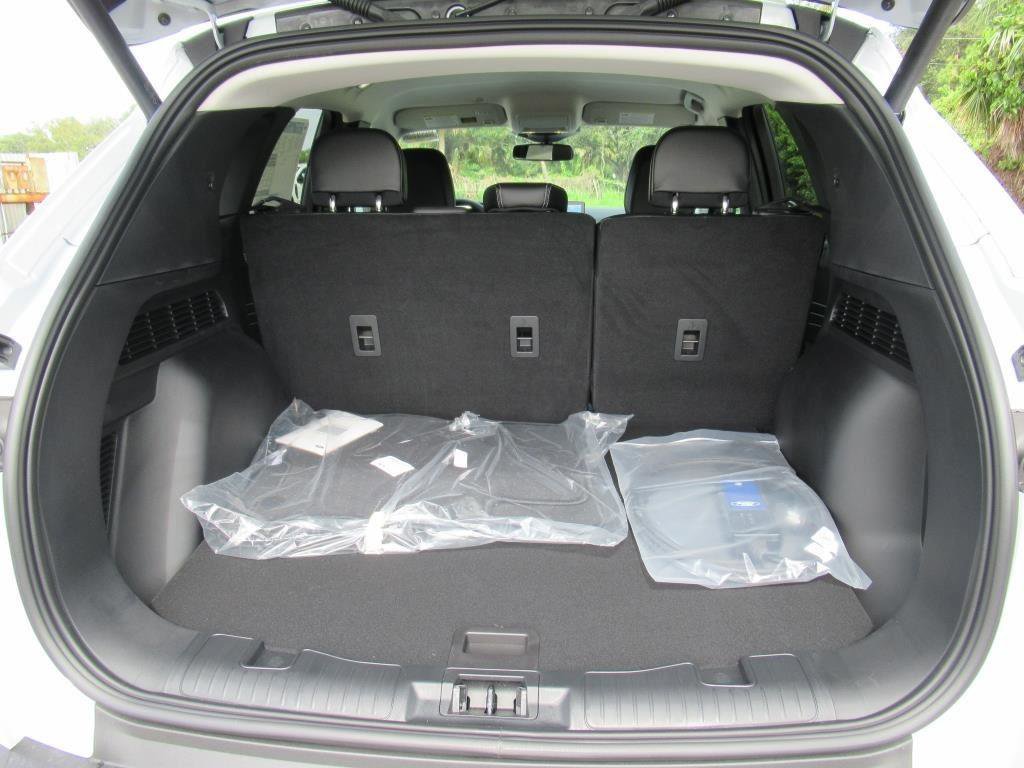 Certified 2025 Ford Escape SE w/ PHEV Premium Package image 17