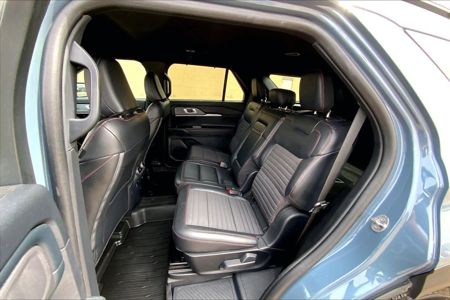 Certified 2025 Ford Explorer ST-Line w/ Premium Package RWD image 21