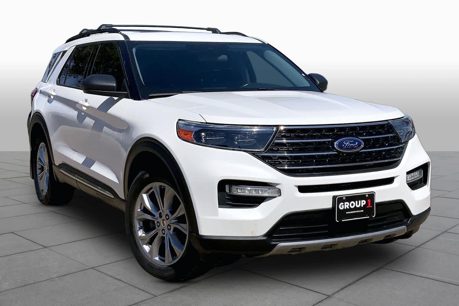 Certified 2021 Ford Explorer XLT w/ Equipment Group 202A AWD/4WD image 3