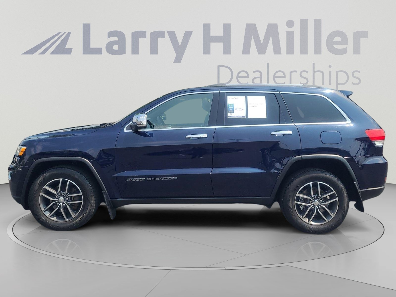 Used 2017 Jeep Grand Cherokee Limited AWD/4WD image 2