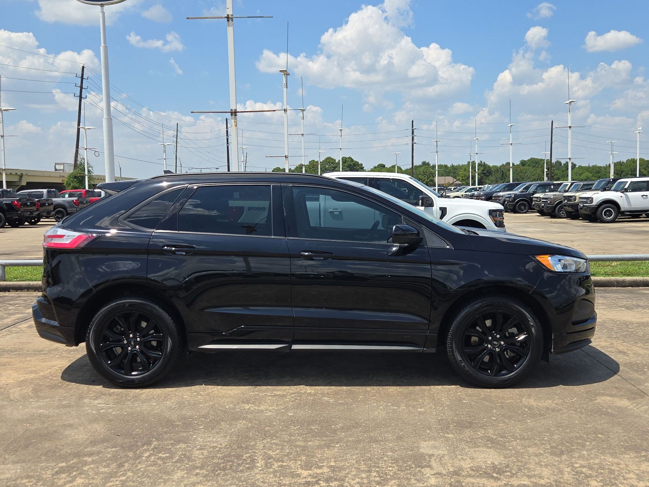 Certified 2024 Ford Edge SE w/ Black Appearance Package AWD/4WD image 2