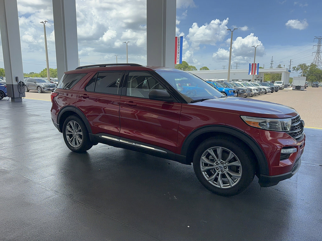 Certified 2023 Ford Explorer XLT w/ Equipment Group 202A RWD image 5