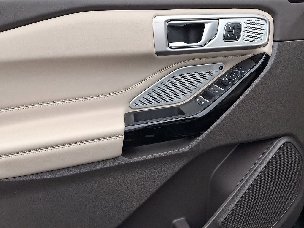 Certified 2023 Ford Explorer Platinum w/ Technology Package image 14