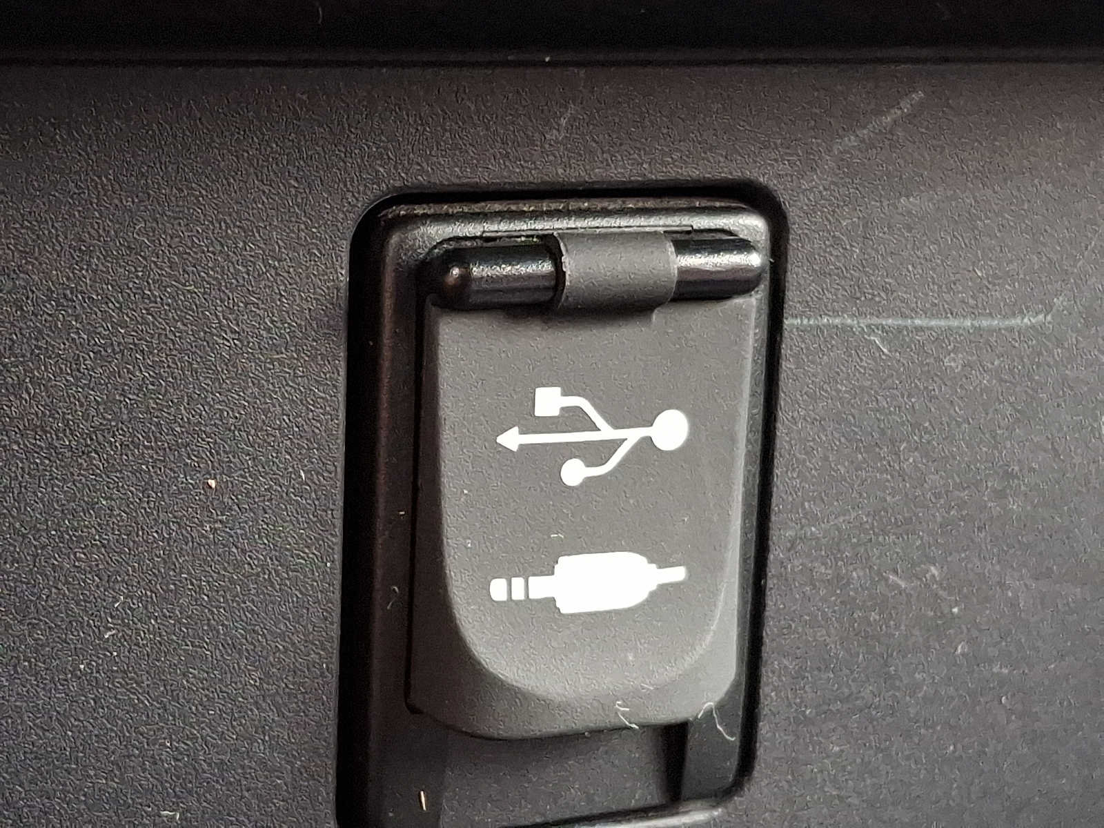 Used 2018 Toyota Tacoma TRD Sport AWD/4WD image 23