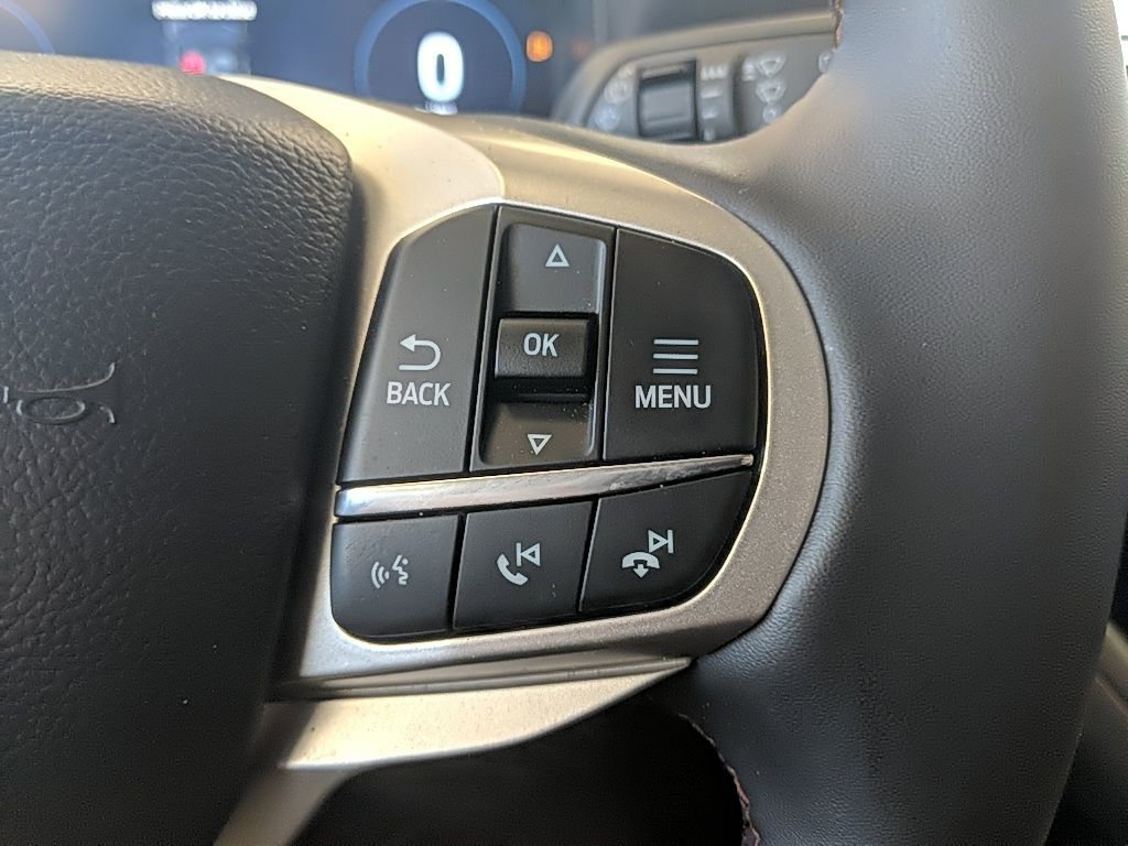 Certified 2025 Ford Explorer Active AWD/4WD image 19