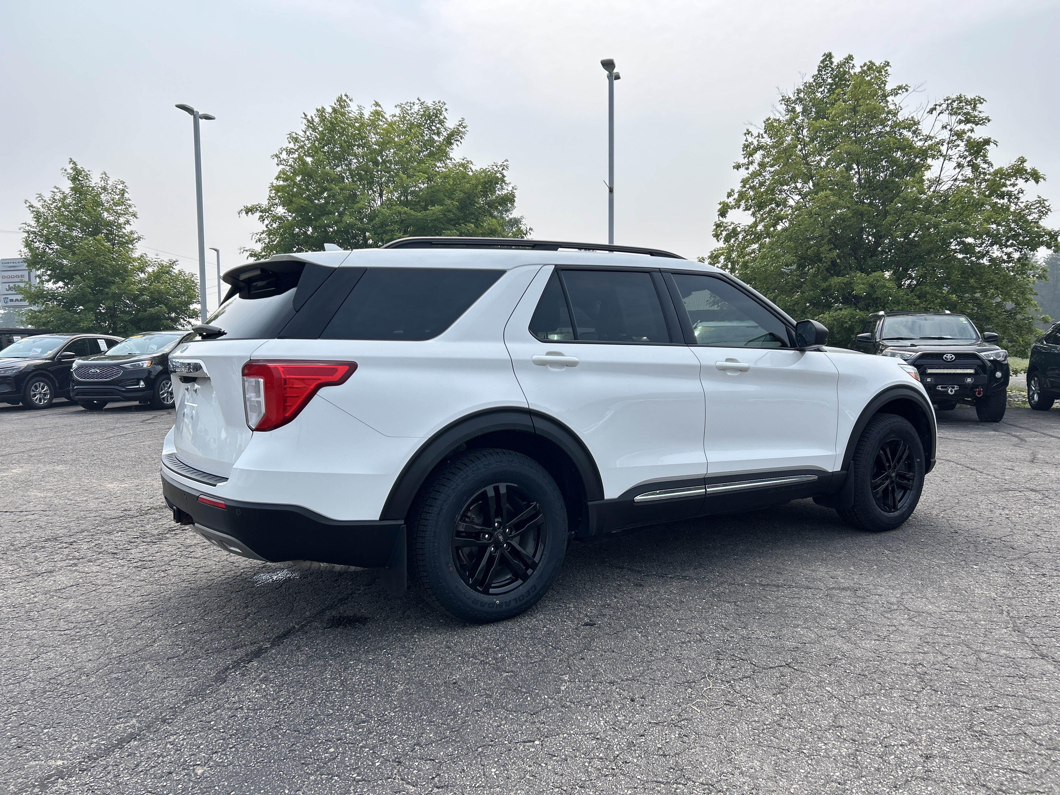 Certified 2022 Ford Explorer XLT AWD/4WD image 3