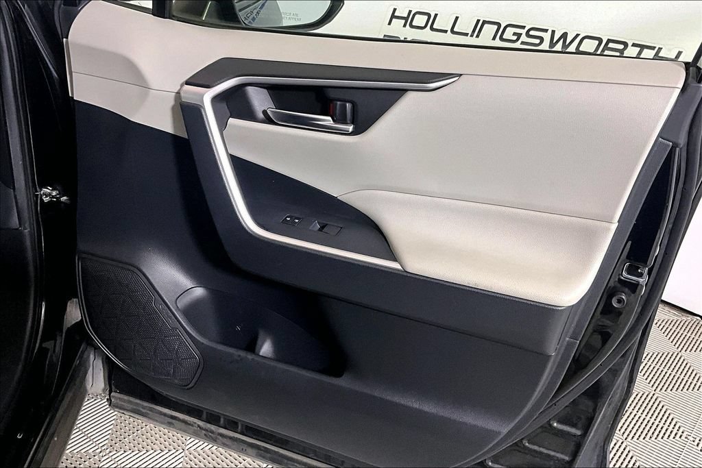 Used 2019 Toyota RAV4 XLE FWD image 19