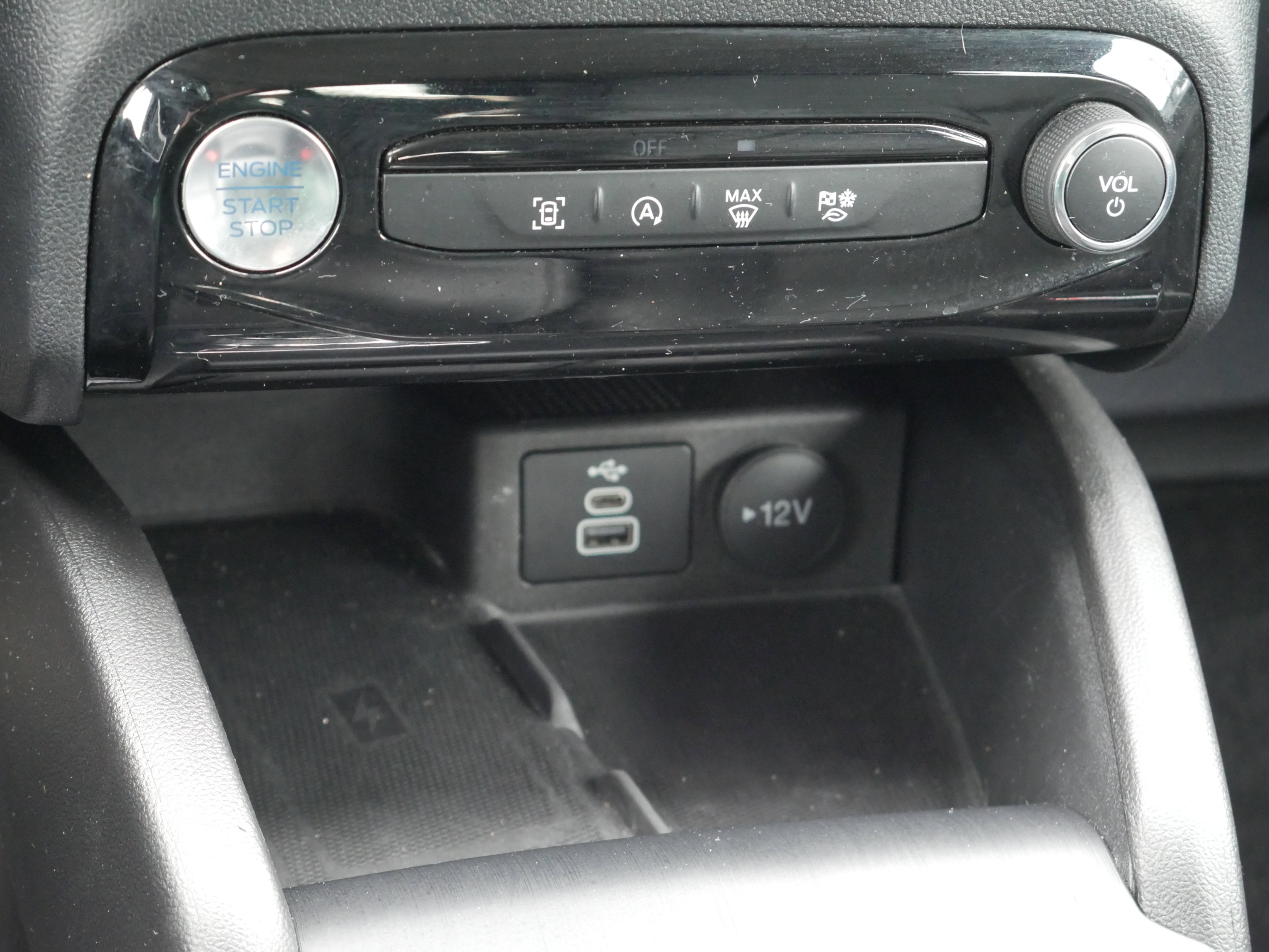 Certified 2025 Ford Escape Platinum AWD/4WD image 21