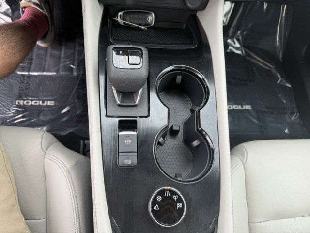 Used 2023 Nissan Rogue SL AWD/4WD image 24