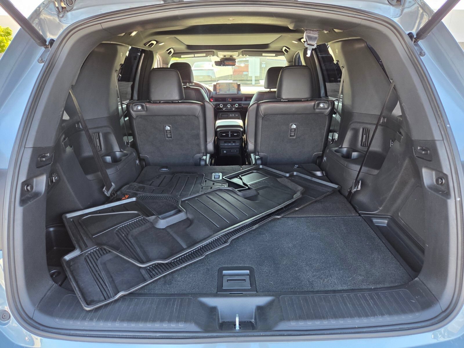 Used 2025 Honda Pilot TrailSport image 13