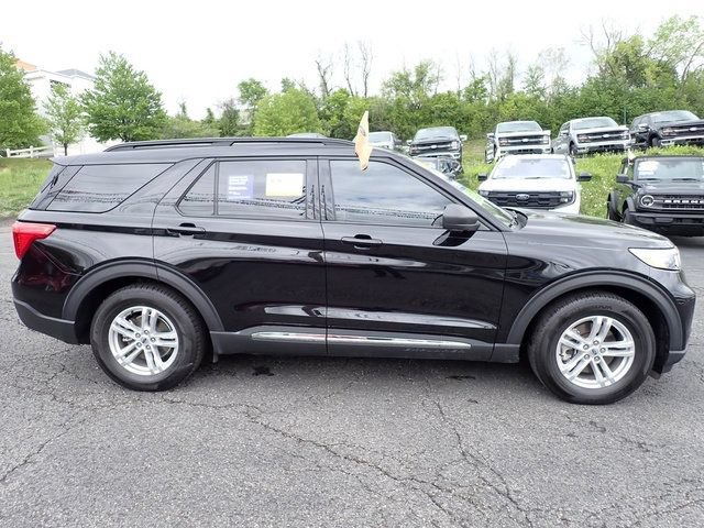 Certified 2023 Ford Explorer XLT w/ Equipment Group 202A RWD image 9
