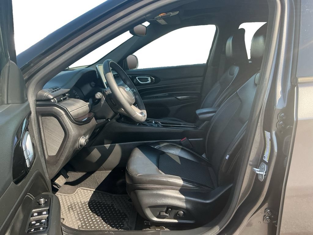 Used 2023 Jeep Compass Latitude w/ Sun and Sound Group AWD/4WD image 14