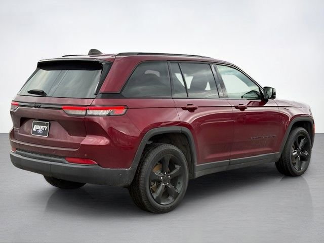 Used 2023 Jeep Grand Cherokee Altitude AWD/4WD image 3