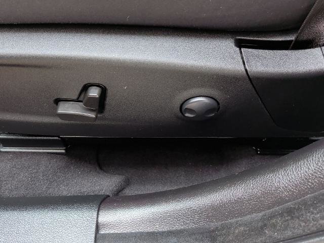 Used 2022 Chrysler 300 Touring w/ Sport Appearance Package image 17