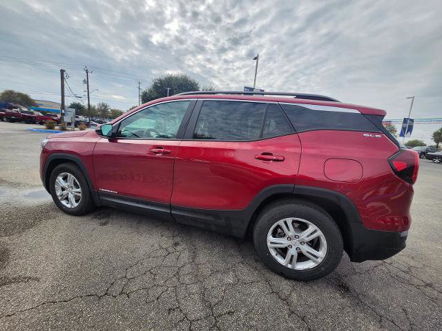 Used 2022 GMC Terrain SLE w/ Driver Convenience Package image 4