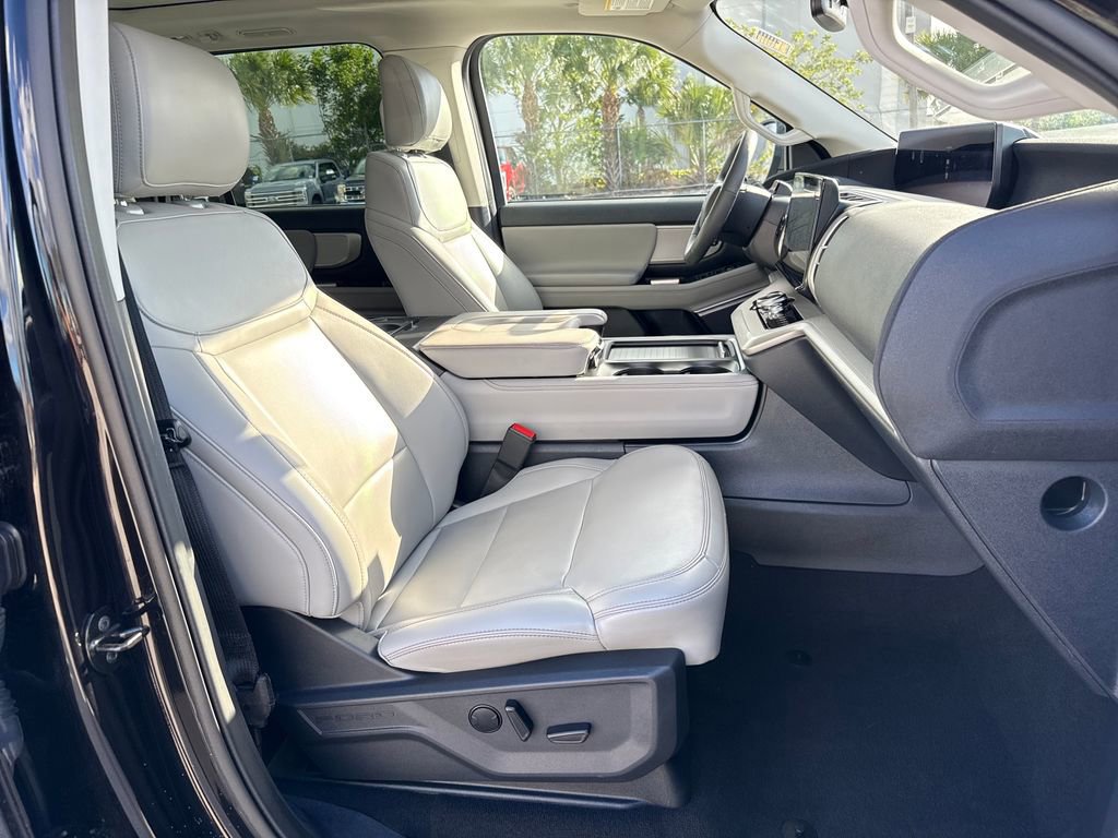 Certified 2025 Ford Expedition Active image 28