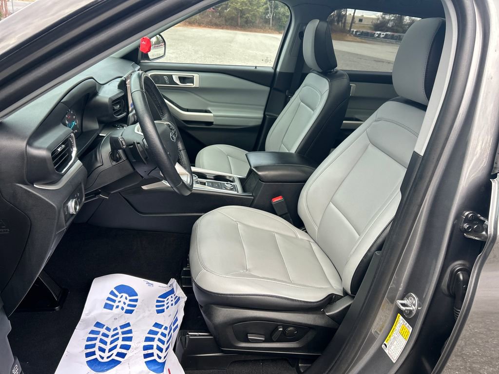 Certified 2021 Ford Explorer XLT w/ Equipment Group 202A image 11