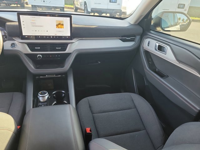 Certified 2025 Ford Explorer Active image 21