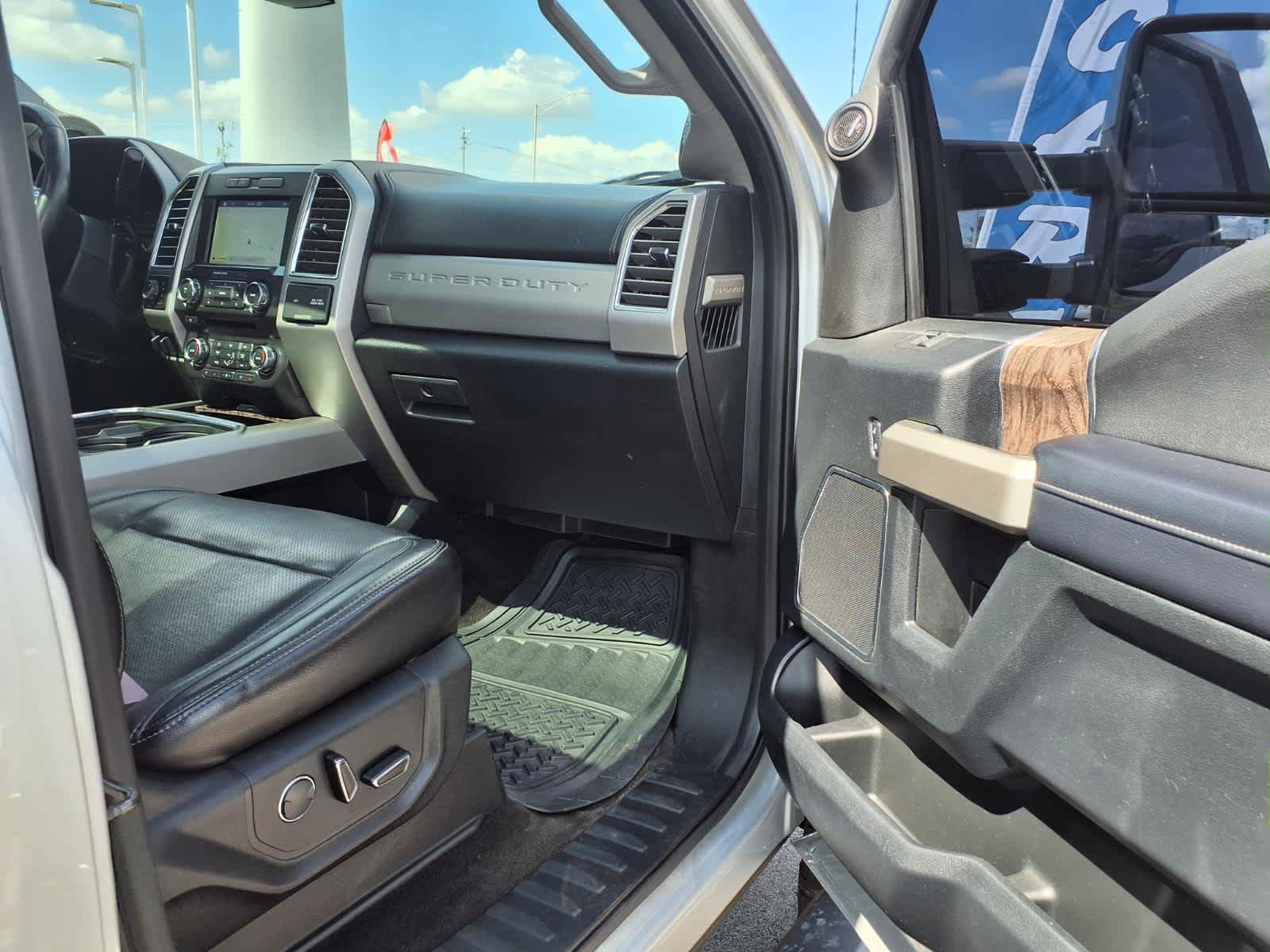 Certified 2017 Ford F250 Lariat w/ Lariat Ultimate Package AWD/4WD image 31