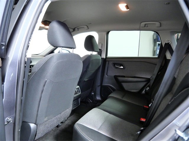 Used 2023 Nissan Rogue SV image 14