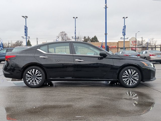 Used 2024 Nissan Altima 2.5 SV FWD image 3