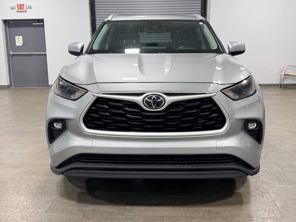 Used 2023 Toyota Highlander XLE image 9
