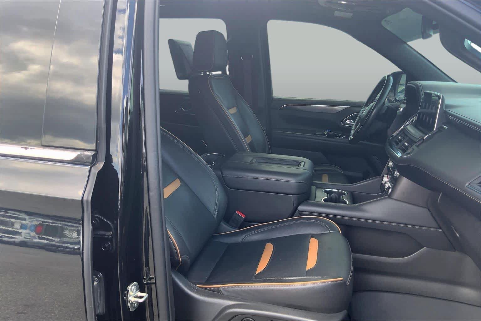 Used 2021 GMC Yukon XL AT4 w/ AT4 Premium Plus Package AWD/4WD image 9