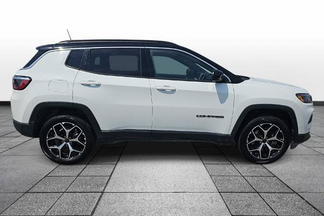 Used 2025 Jeep Compass Limited AWD/4WD image 4
