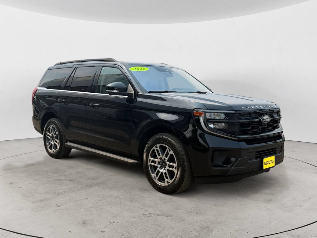 Certified 2025 Ford Expedition Active AWD/4WD image 3