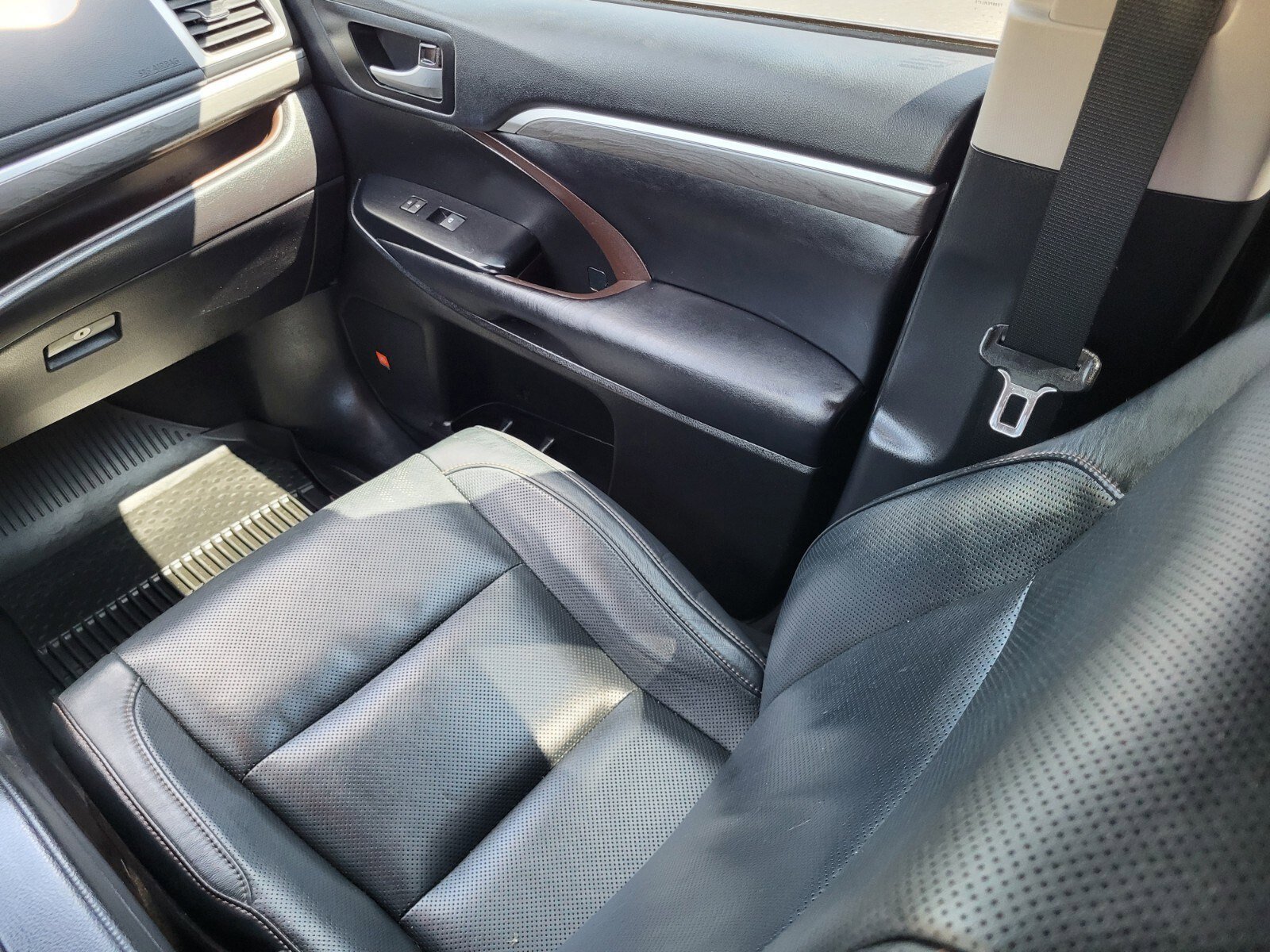 Used 2019 Toyota Highlander Limited Platinum FWD image 15