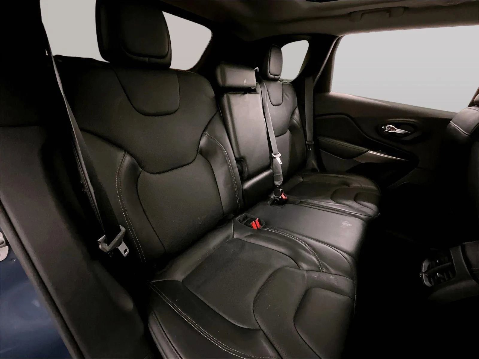 Used 2019 Jeep Cherokee Limited AWD/4WD image 26
