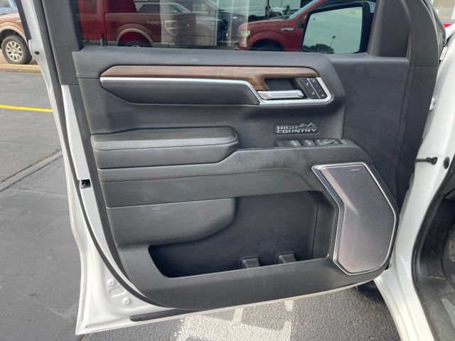 Used 2022 Chevrolet Silverado 1500 High Country w/ Technology Package AWD/4WD image 13